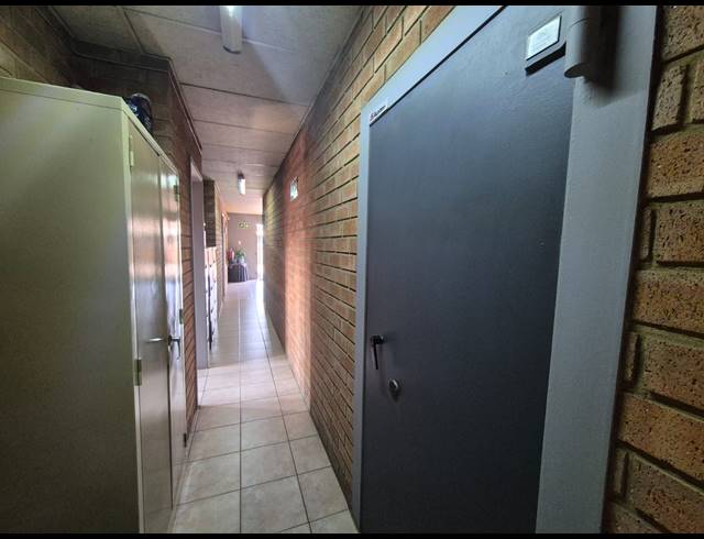 136M² OFFICE FOR SALE IN VANDERBIJLPARK CE 6